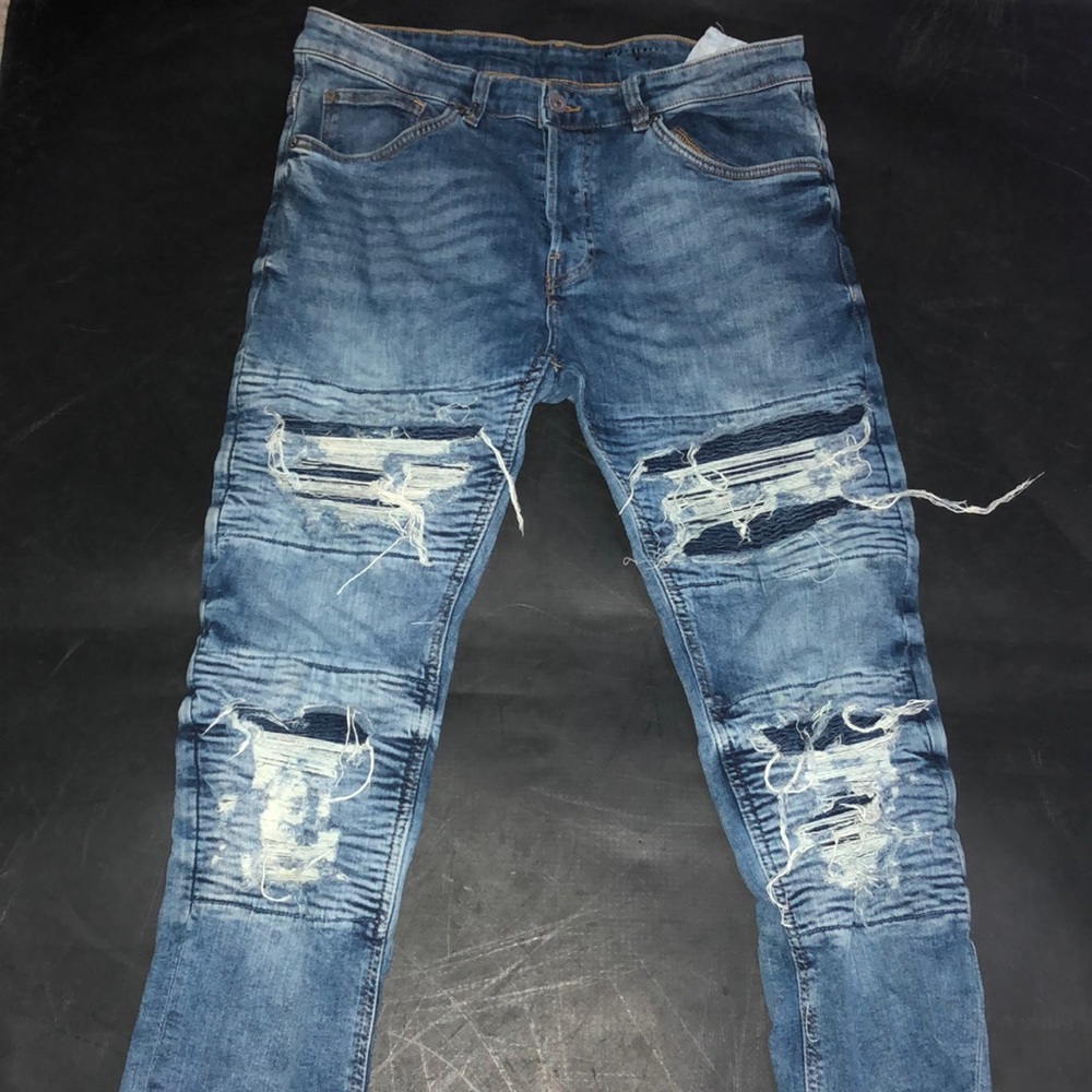DIVIDED distressed jeans (32)